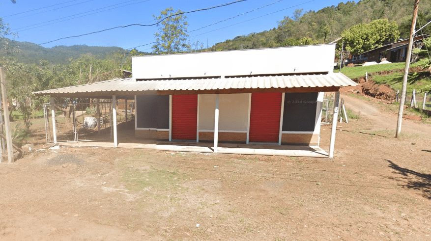 Fachada da lancheria (sem nome), primeiro ponto de apoio desde o Restaurante Dodô no morro da Borússia.